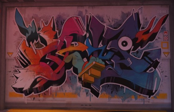 Uno de los grafitis, presentes en Kanezaka, ilustra un zorro - Overwatch