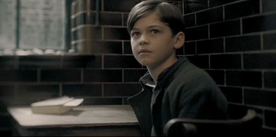 Tom Riddle de niño - Harry Potter Hogwarts Legacy