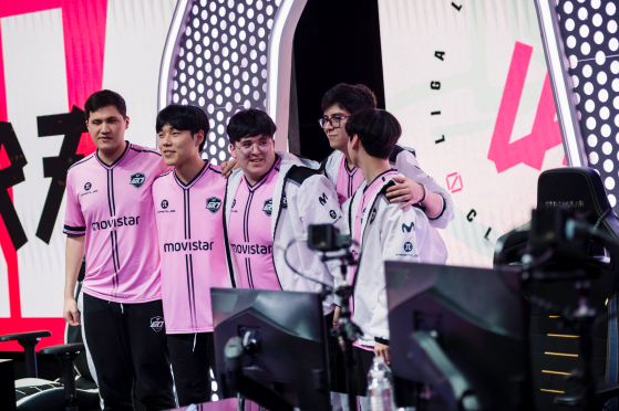 LoL: Una fuerza que ayuda a la victoria, R7 consigue un revert sweep ante Estral para conseguir el pase a la semifinal de la LLA