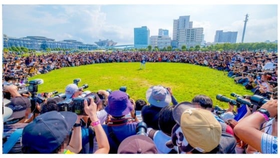 La cosplayer más famosa de Japón atrae a una enorme multitud