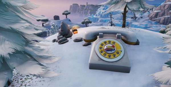 El nuevo desafío de Fortnite: un teléfono, un tenedor y una casa.