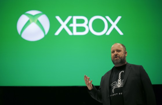Aaron Greenberg afirma que no les asusta la competencia de PS5 para Xbox Scarlett