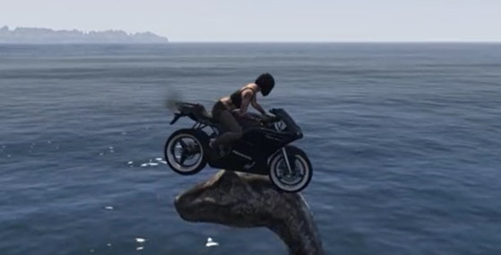 GTA 5: Un jugador hace lo imposible y aterriza en la cabeza del Monstruo del lago Ness con una moto