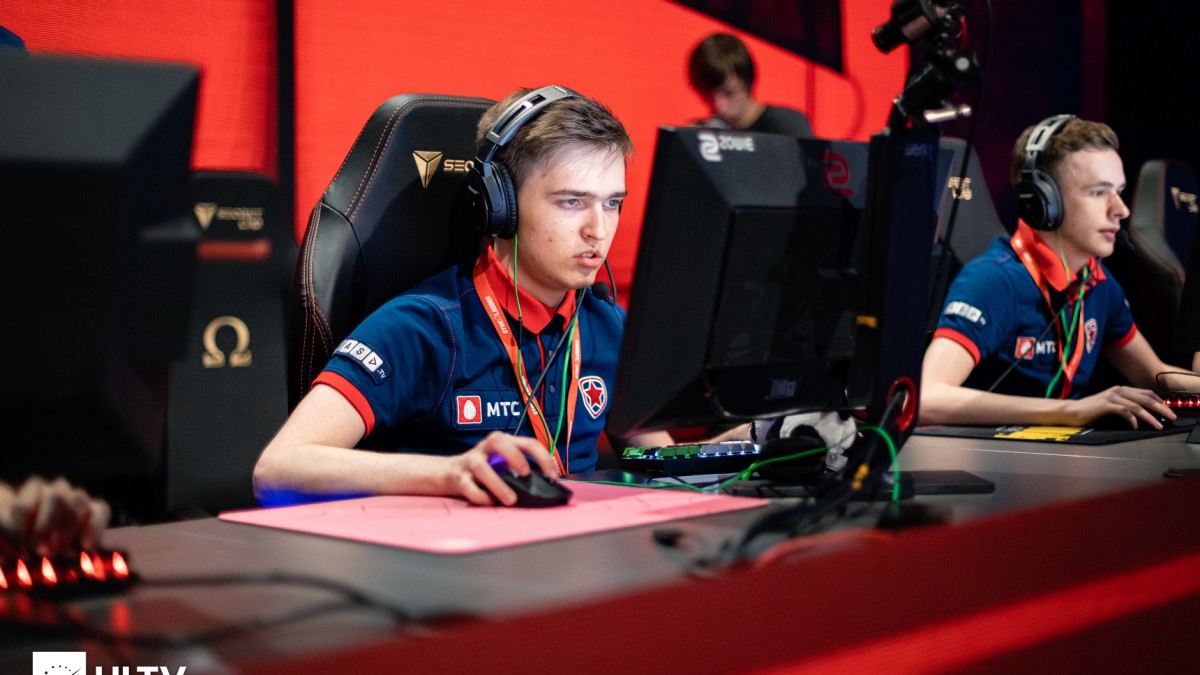 Un jugador de CSGO se cae del escenario al finalizar un partido - Millenium