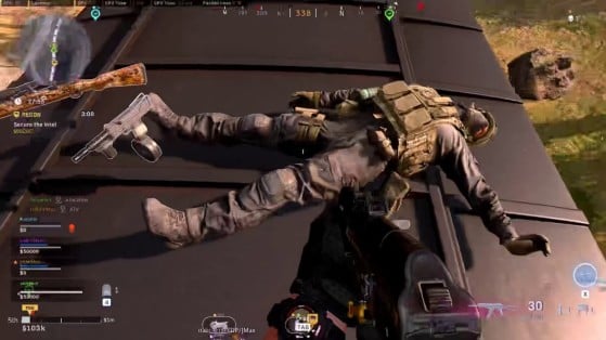 Warzone: Hacerse el muerto a lo Metal Gear es posible y es la mejor táctica para sobrevivir